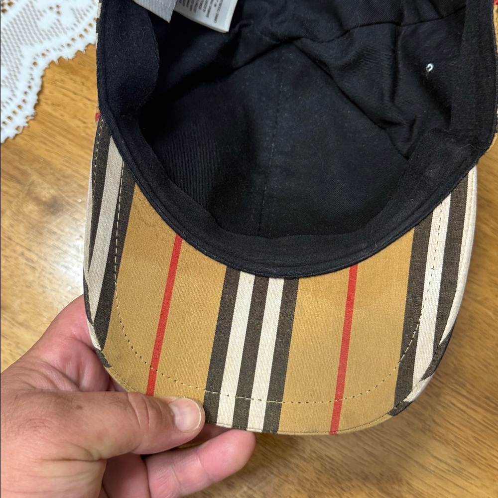 Burberry hat - Picture 3 of 7